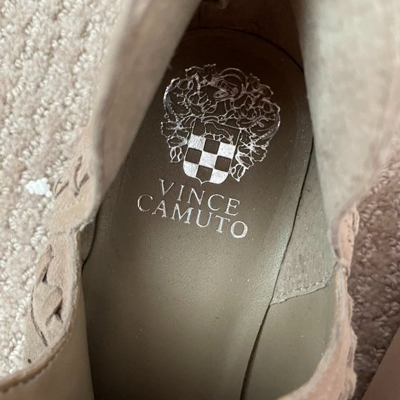 Vince Camuto Perforated Ankle Booties Size 9 US womens genuine leather heel - Picture 3 of 7